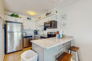 ثلاجة، ميكروويف، فرن، موقد طهي مسطح