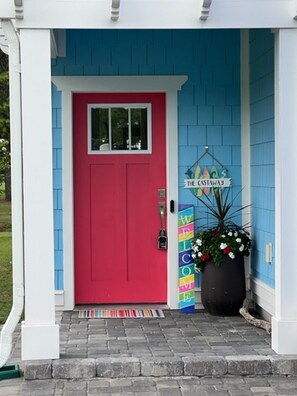 Exterior detail - Relax and unwind at The Castaway minutes from the beach (Cape Charles)