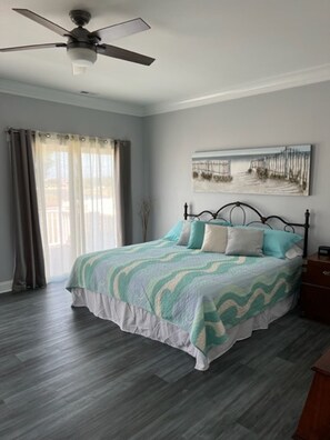 4 bedrooms, desk, iron/ironing board, free WiFi