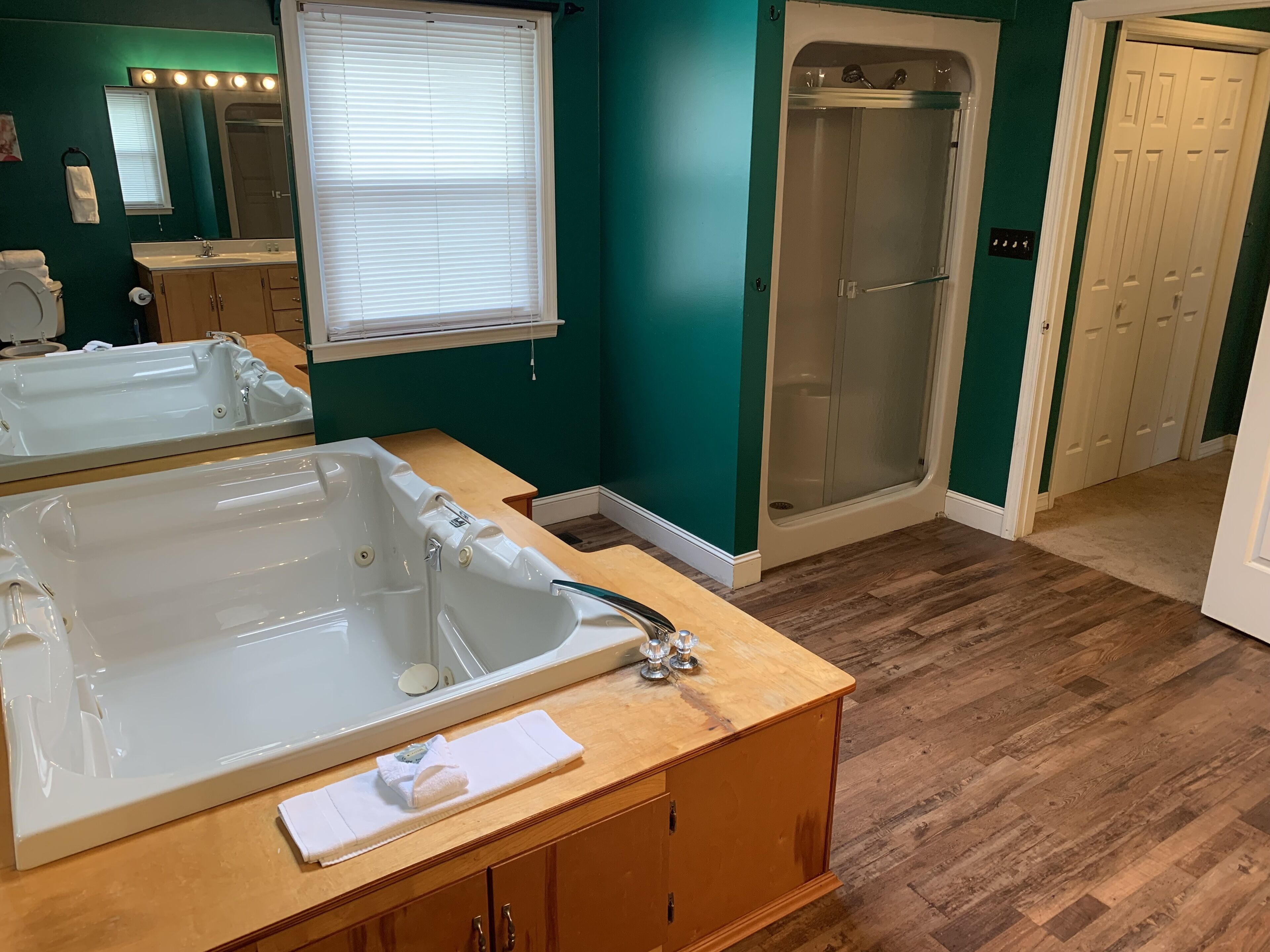 Cozy Vacation Home, Jacuzzi Tub, Fenced Backyard