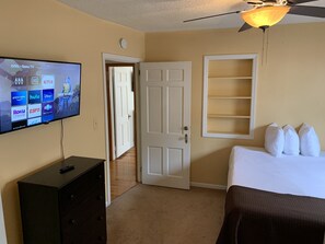 2 bedrooms, in-room safe, desk, iron/ironing board