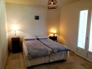 4 bedrooms, iron/ironing board, travel cot, free WiFi