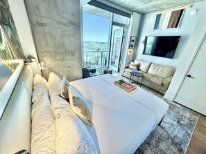 Iron/ironing board, WiFi, bed sheets