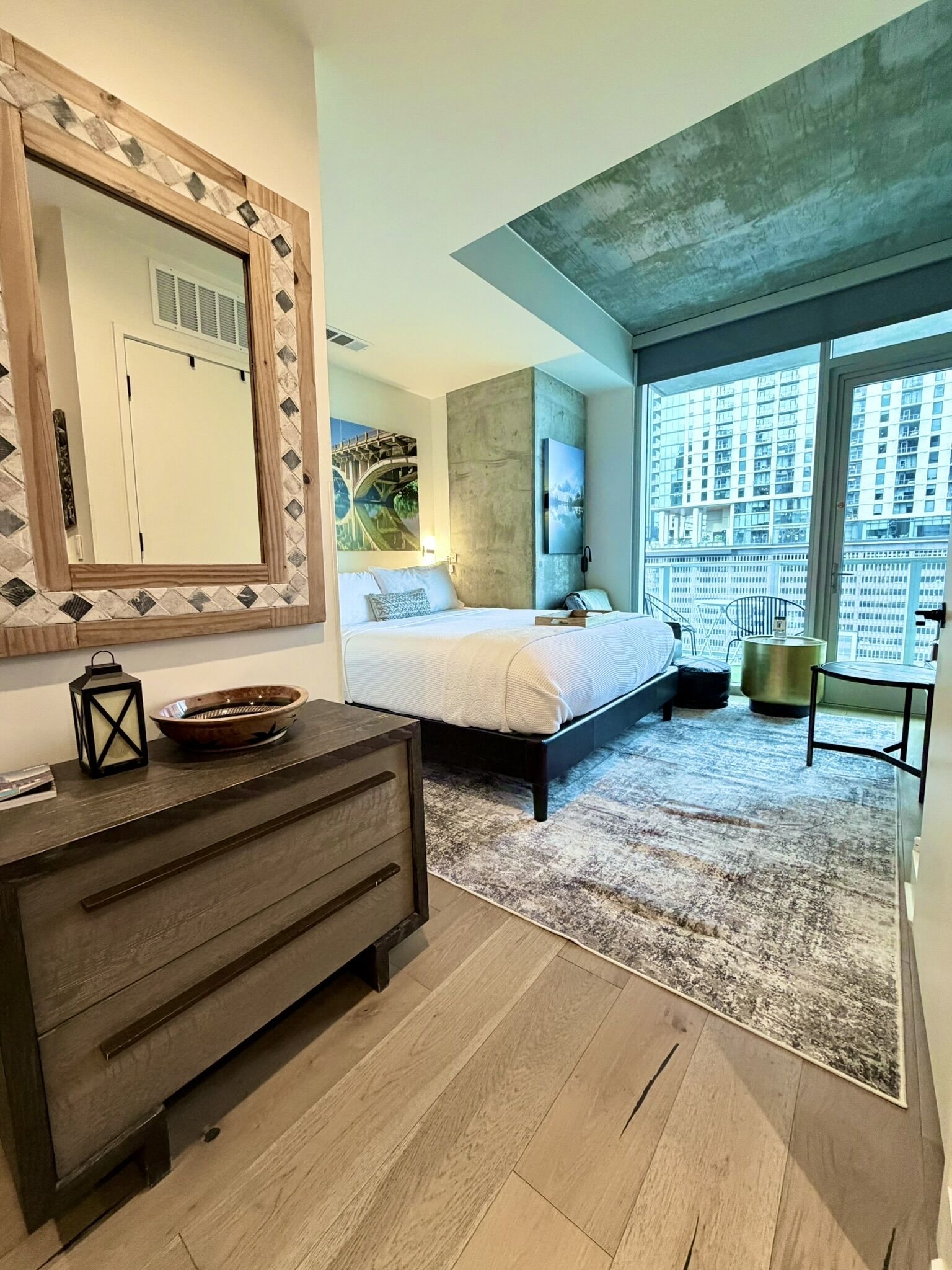 Strykjärn/strykbräda, wi-fi och sängkläder