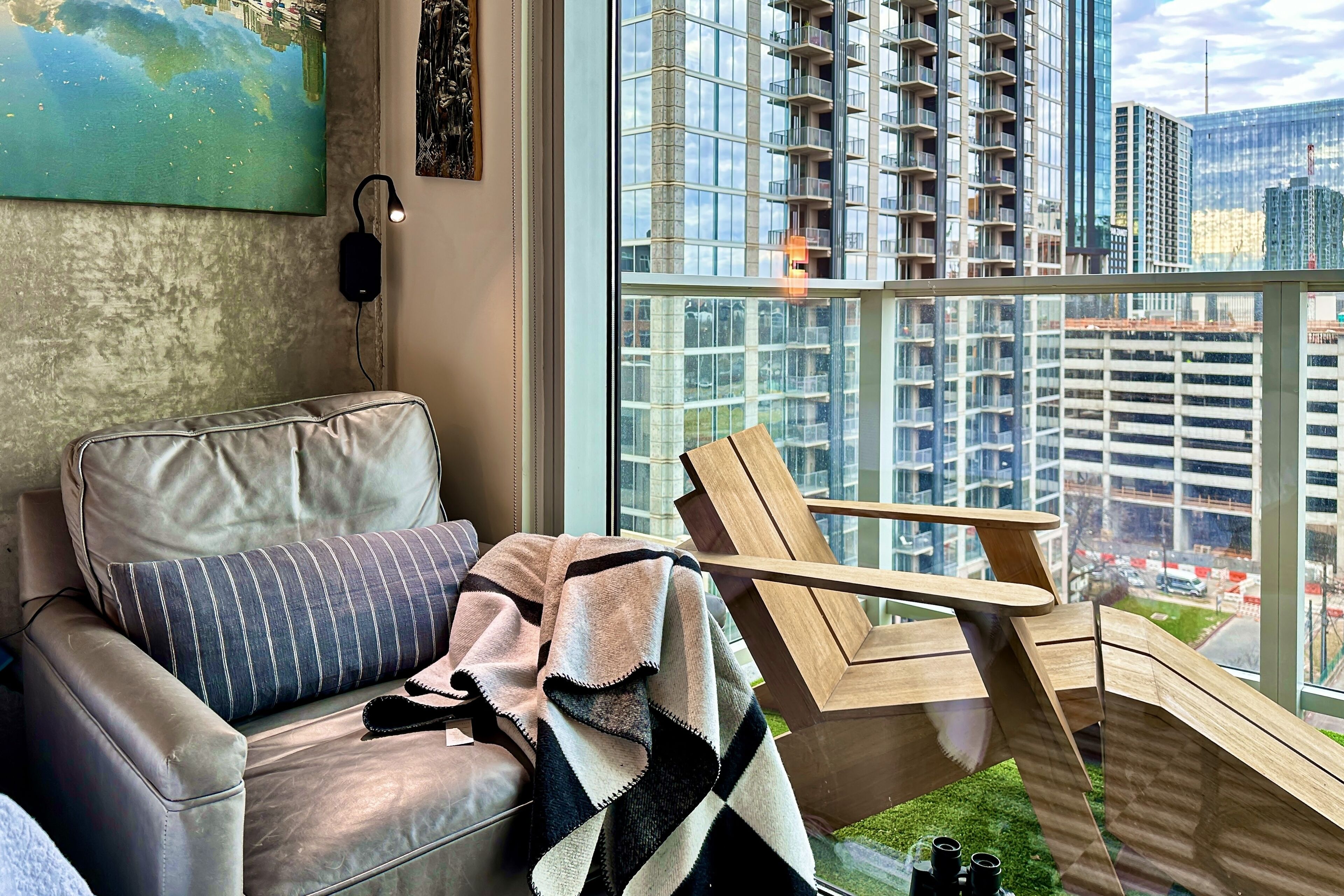 テレビ、暖炉、卓球台、書庫