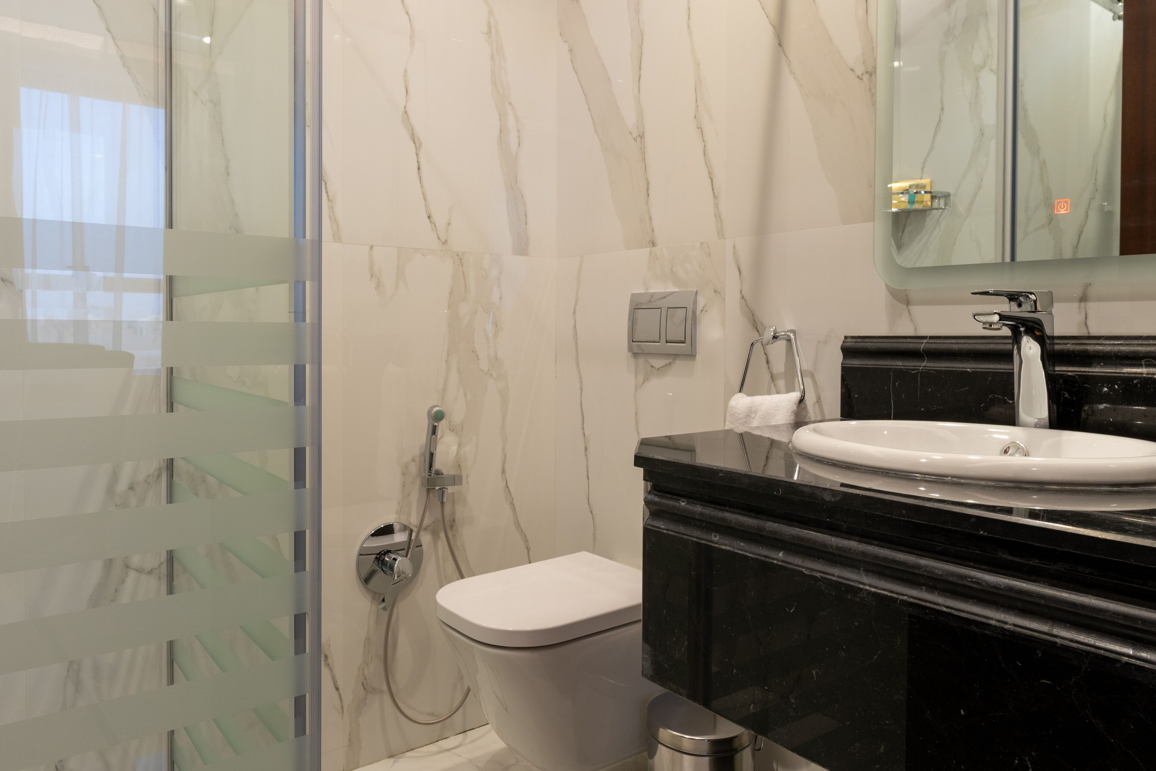 Regadera, regadera tipo lluvia, amenidades de baño gratuitas 