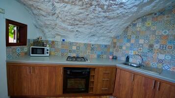 冰箱、微波炉、烤箱、炉灶