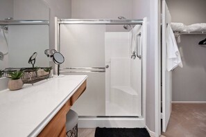Combined shower/tub, hair dryer, towels, shampoo