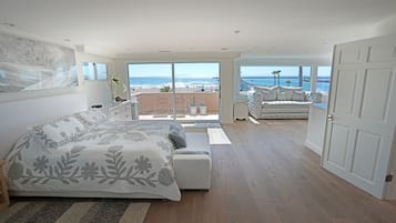 4 slaapkamers, een bureau, een strijkplank/strijkijzer, reisbedje