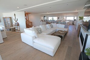 Smart TV, fireplace, DVD player, printers - Beachfront -escape to California’s best kept secret Silverstrand Beach. (Oxnard)