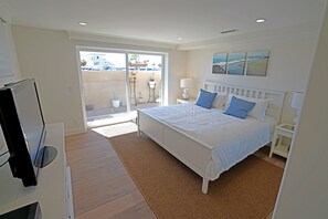 4 bedrooms, desk, iron/ironing board, travel crib