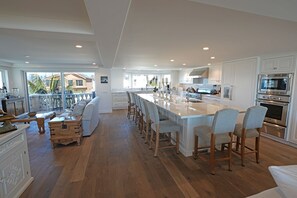 Fridge, microwave, oven, stovetop - Beachfront -escape to California’s best kept secret Silverstrand Beach. (Oxnard)