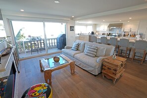 Smart TV, fireplace, DVD player, printers