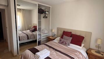 2 habitaciones, tabla de planchar con plancha, wifi y ropa de cama
