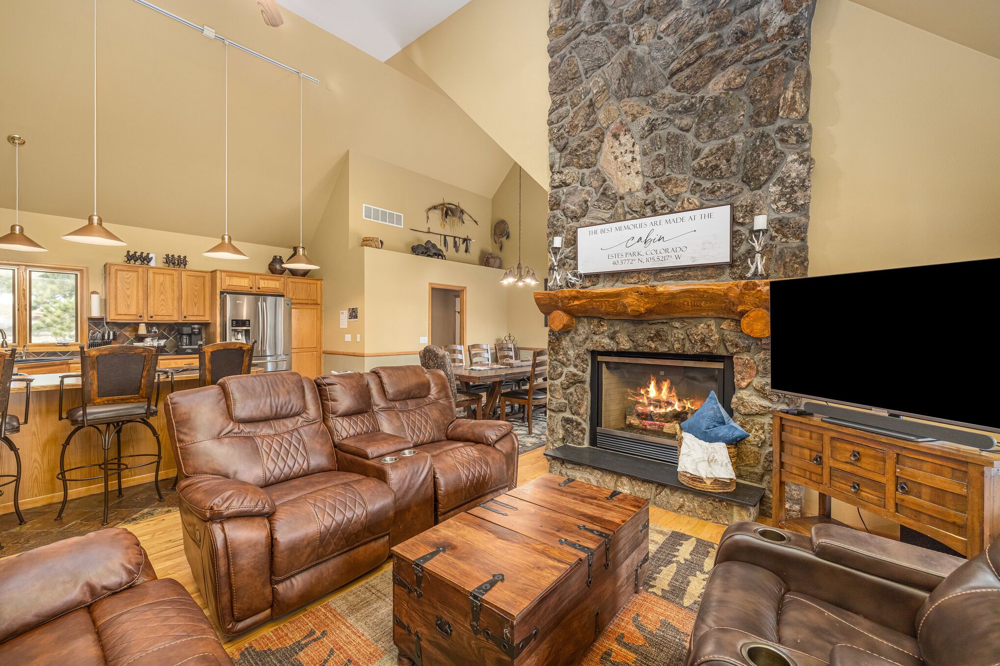 NEW HOT TUB, Game Room, PICKLEBALL COURT, Fireplaces-Minutes To RMNP, Down Town