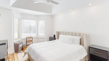 2 bedrooms, internet, bed sheets