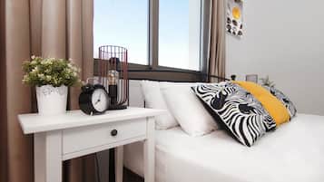 4 bedrooms, iron/ironing board, internet, bed sheets