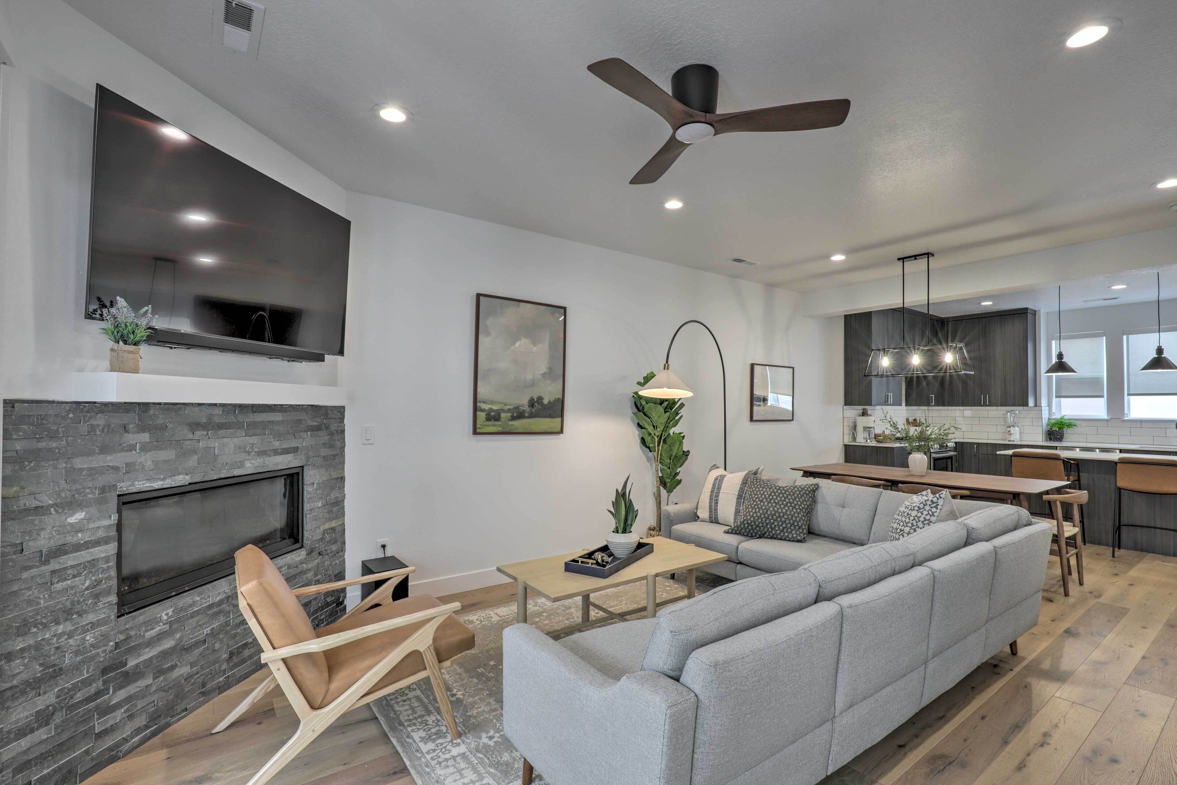 Chic & Sunny Provo Townhome w/ Rooftop Deck!