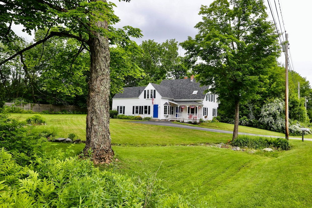 Historic Home w/ Gas Fireplace, Fast WiFi, & Private W/D - Snowbird-Friendly