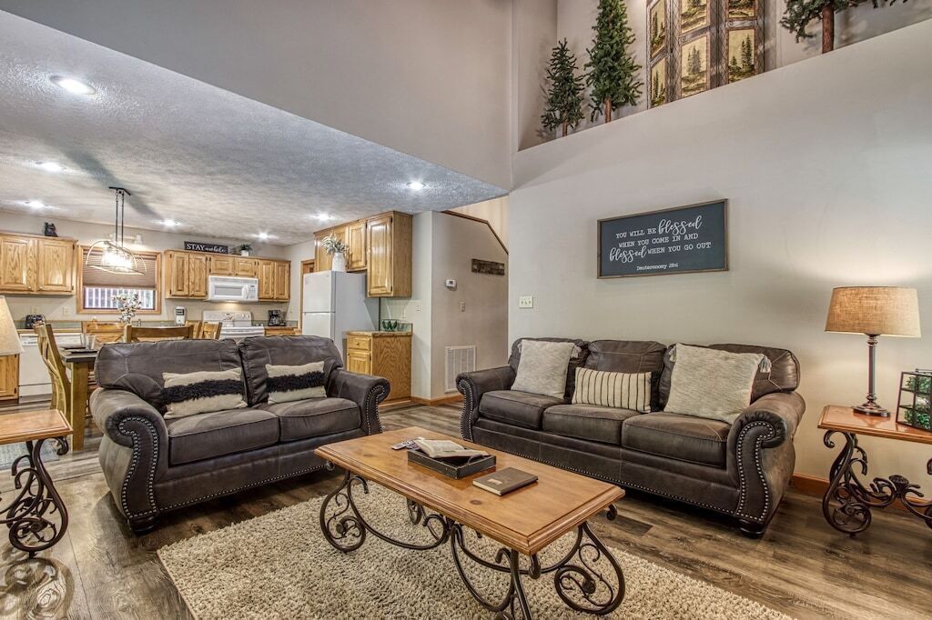 Charming 2BD w Scenic Views!!  HOT TUB! Pool<br><br>"Fo