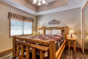 2 bedrooms, iron/ironing board, free WiFi, bed sheets - Charming 2BD w Scenic Views!!  HOT TUB! Pool<br><br>"Fo (Pigeon Forge)