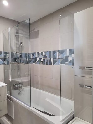 Bathtub