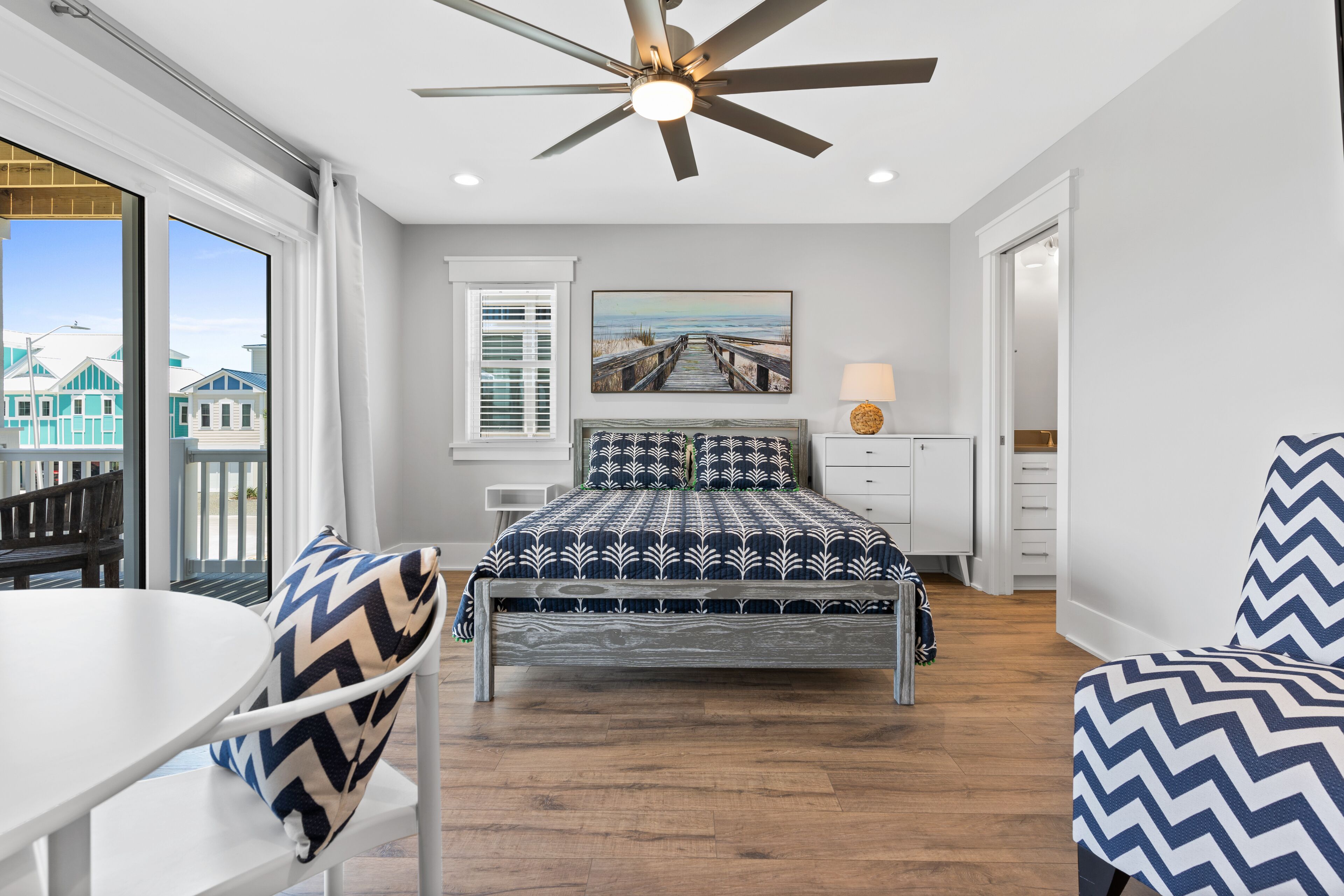 UNDOER OF KNOTS, PRIVATE POOL, ELEVATOR