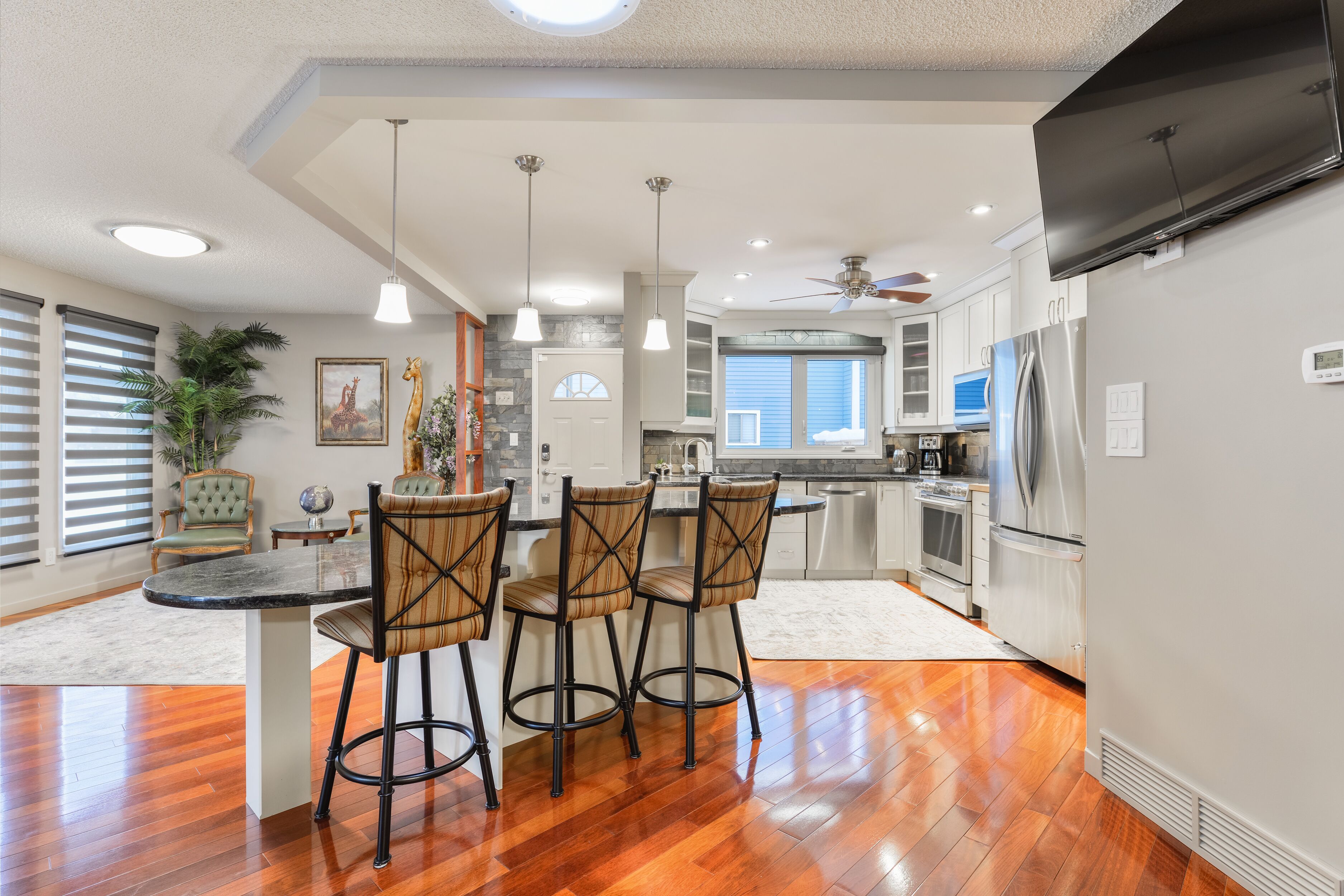 Kühlschrank, Mikrowelle, Herdplatte, Geschirrspüler