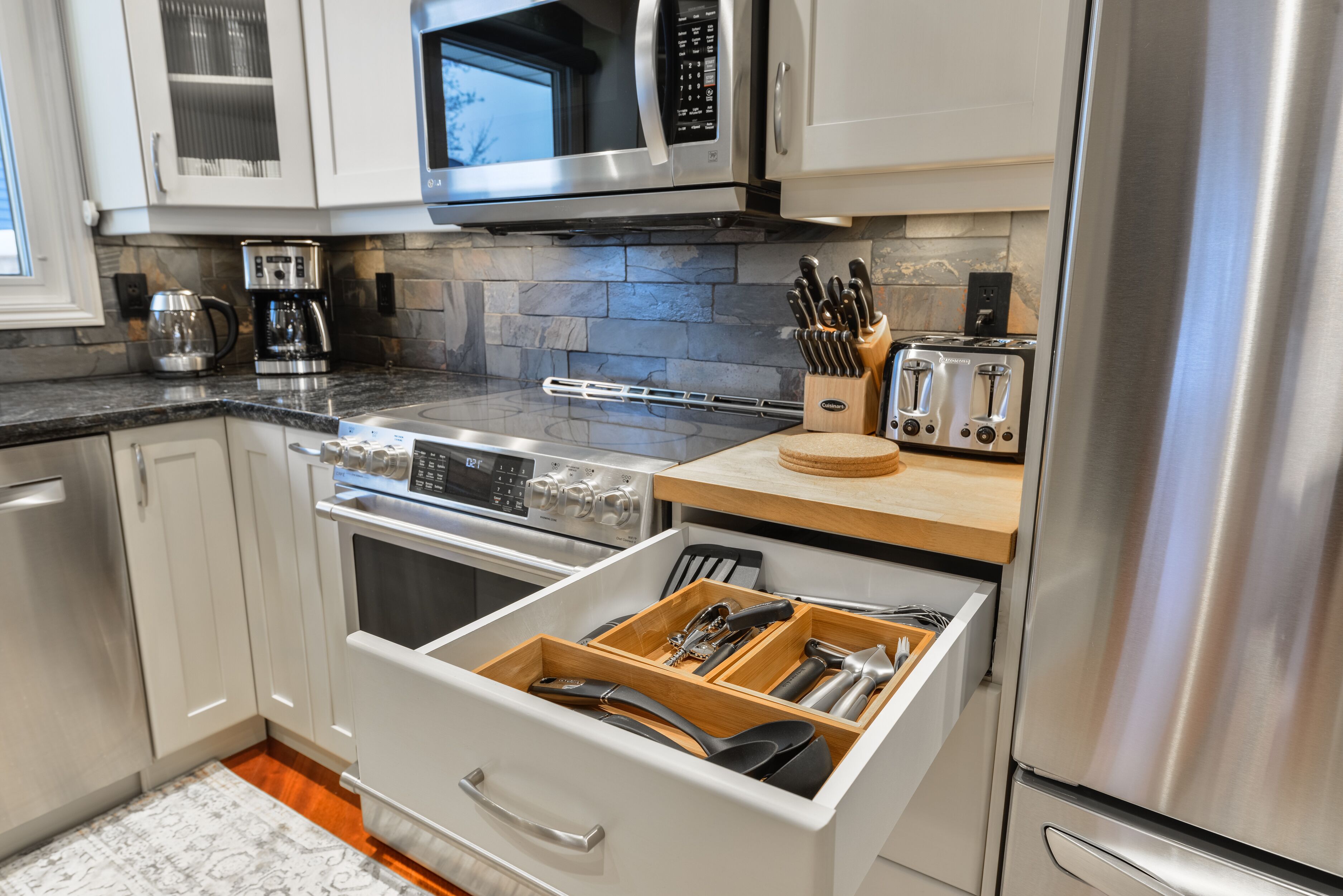 雪櫃、微波爐、爐具、洗碗機