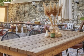 Exterior - Morisi Avlu (Cesme)
