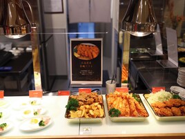 Desayuno buffet diario (JPY 2500 por persona)