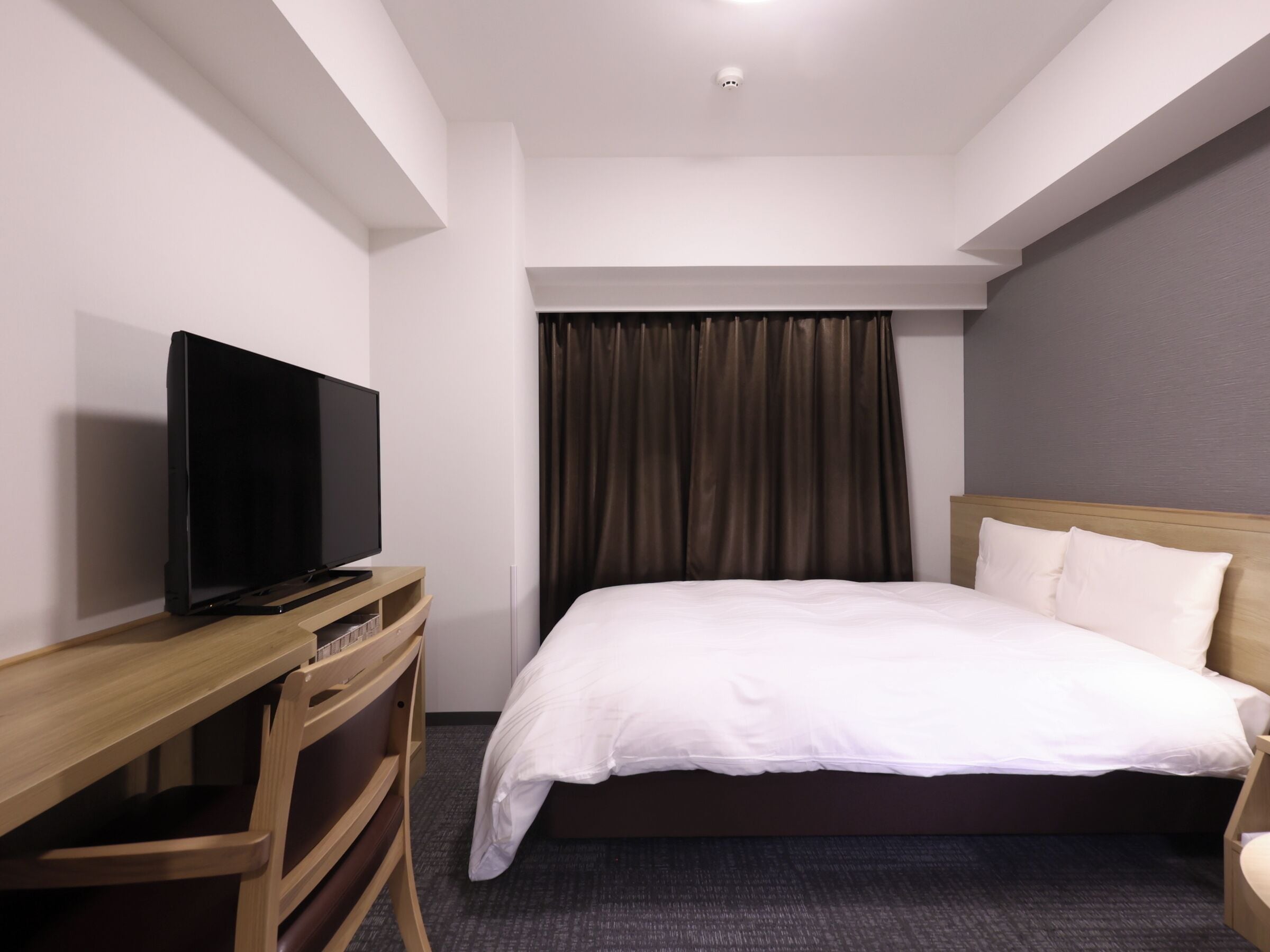 basic queen room, non smoking | desk, soundproofing, free wifi, bed sheets
