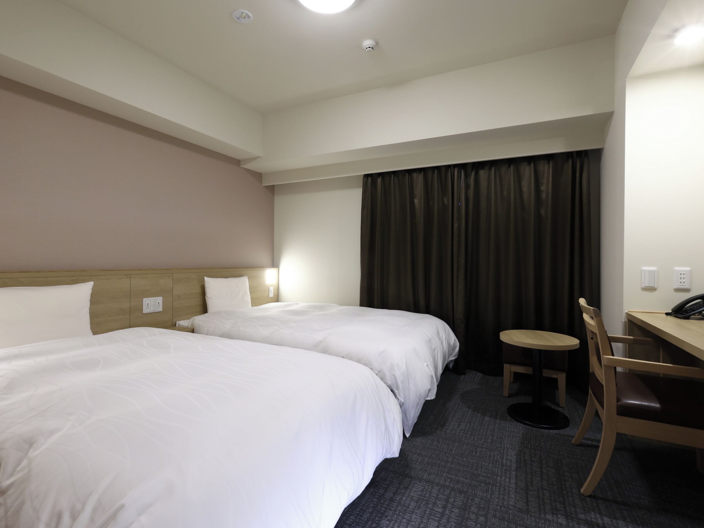 basic twin room, non smoking (no housekeeping service) | desk, soundproofing, free wifi, bed sheets