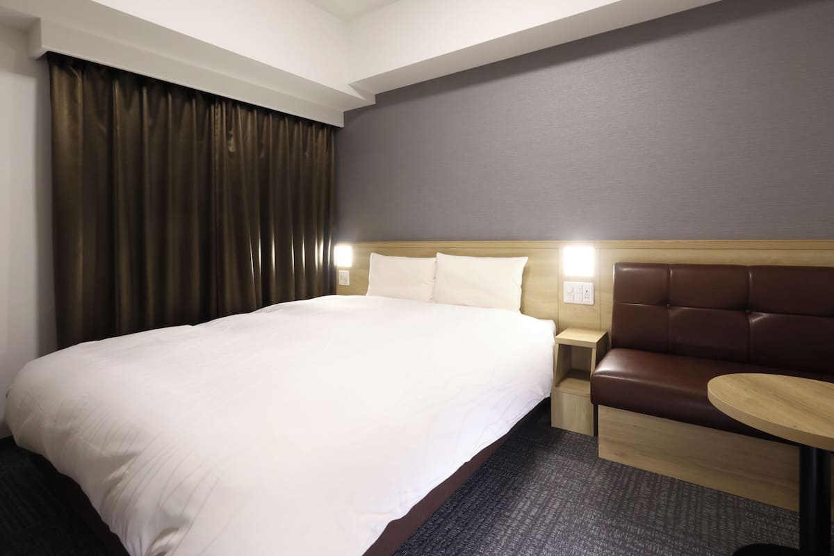 basic queen room, non smoking, no housekeeping service | desk, soundproofing, free wifi, bed sheets