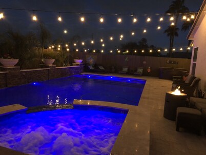 New 4 BR Brand new Heated Pool & Spa plus 2nd therapeutic Spa! & Putting Green!