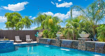 New 4 BR Brand new Heated Pool & Spa plus 2nd therapeutic Spa! & Putting Green!