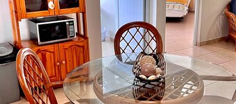 Beautiful, spacious house 9 minute drive to beach with electric generator