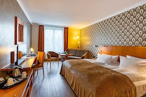 1 Schlafzimmer, Zimmersafe, Schreibtisch, Reisekinderbett