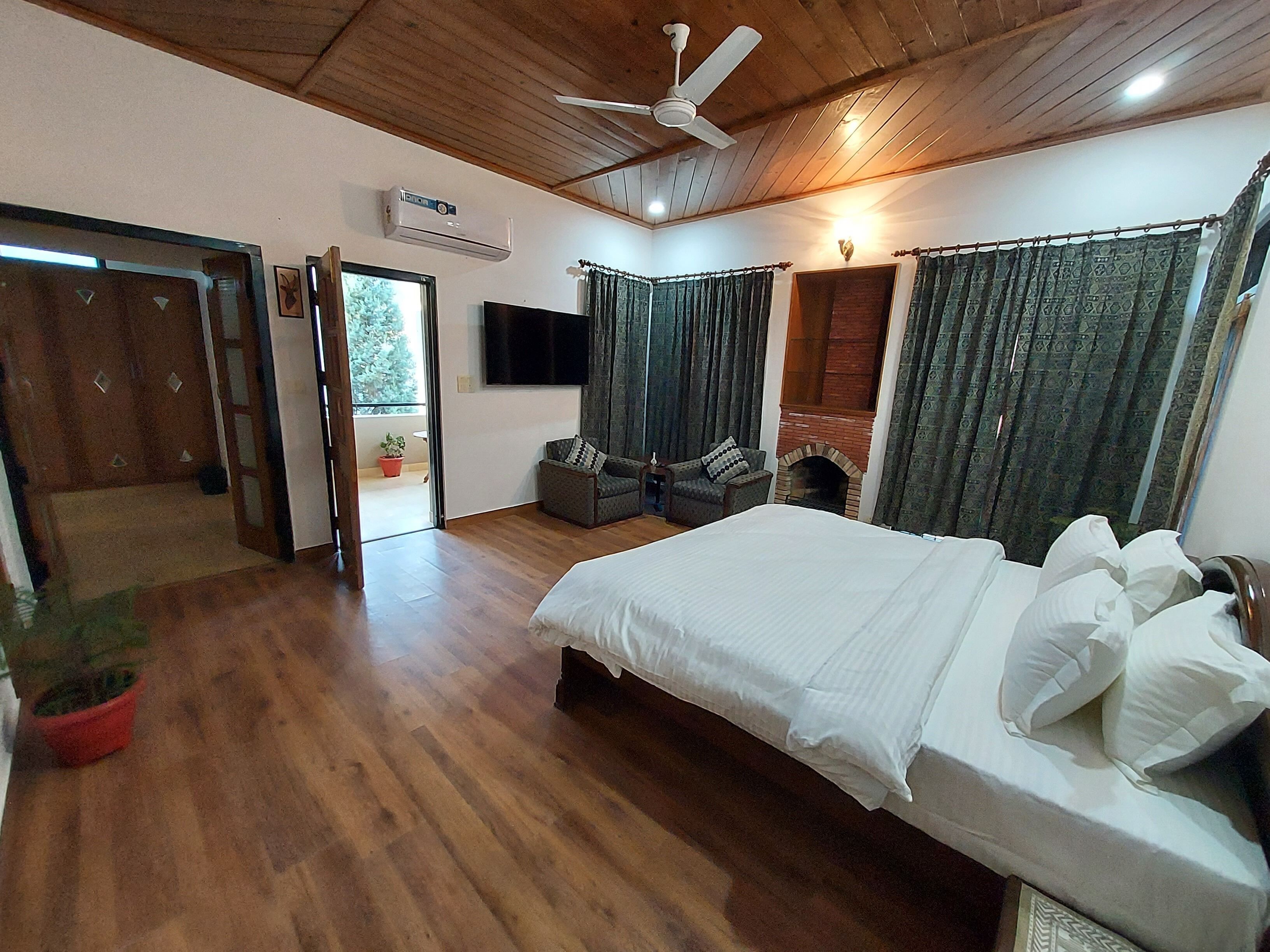 Mehar Villa 3BHK with Private Cook, Garden, Views