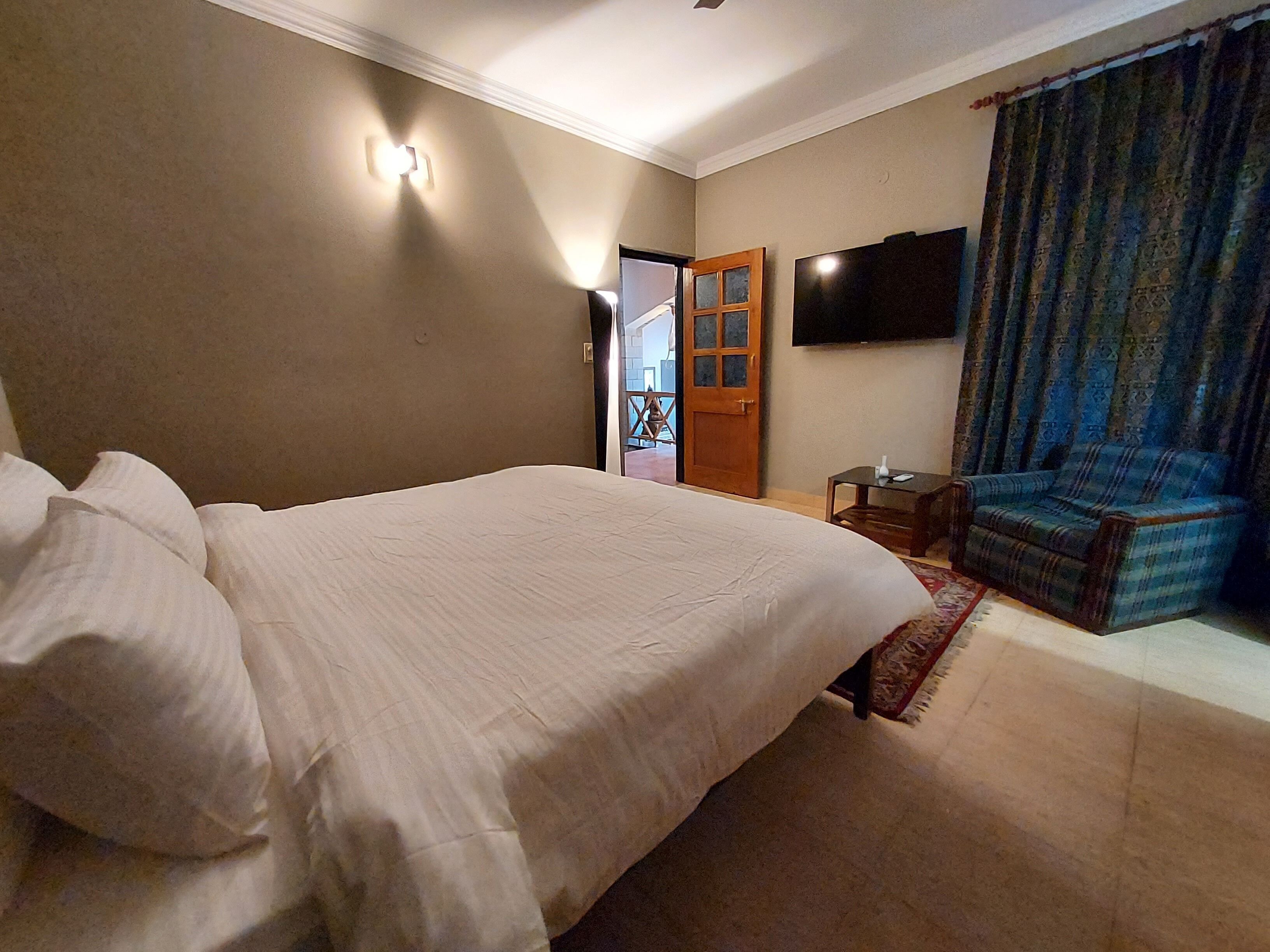 Mehar Villa 3BHK with Private Cook, Garden, Views