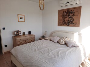 3 bedrooms, desk, iron/ironing board, travel cot - Villa in a golfs residence, near the sea  (Saint-Raphaël)