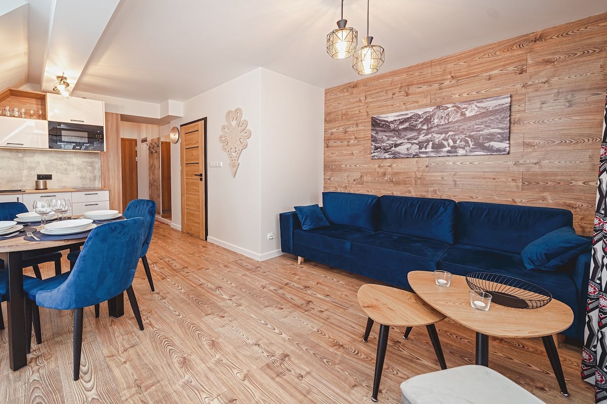 Apartment (H9) | Living area | Flat-screen TV