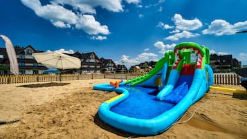 Ărea de juegos infantiles al aire libre