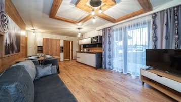 Apartamento (H1) | Zona de estar | Una televisión de pantalla plana