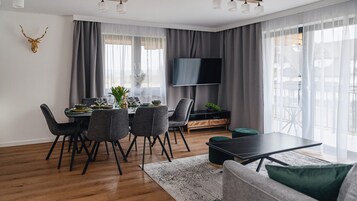 Apartment (H6) | Living area | Flat-screen TV