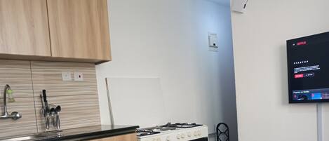 Keittoastiat/astiat/ruokailuvälineet