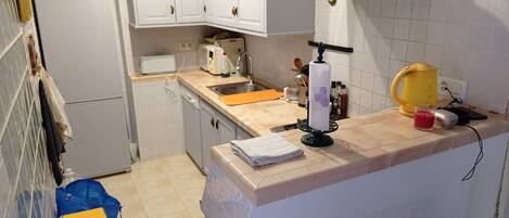Fridge, microwave, dishwasher, coffee/tea maker