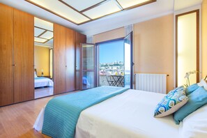 2 bedrooms, desk, soundproofing, iron/ironing board