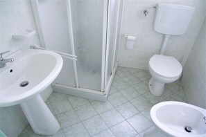 Douche, bidet