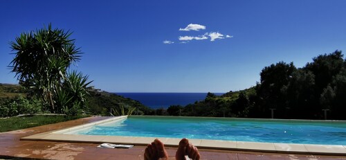 Holiday Home 'Pelagos' with Sea View, Shared Pool & A/C